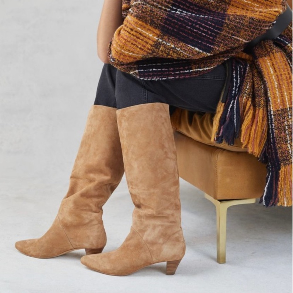 Beautiful suede slouch boots with kitten heels size 39/ US size 9